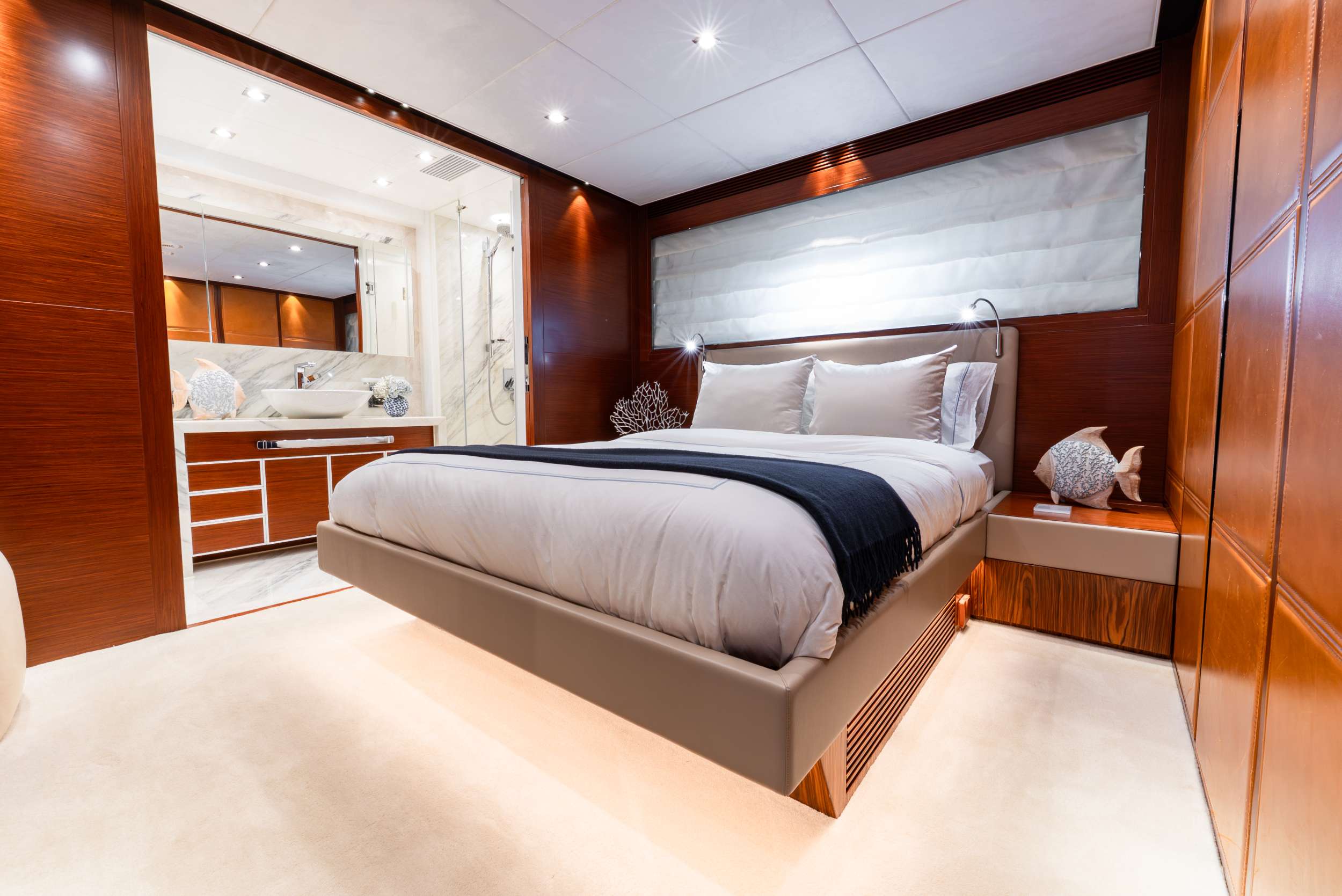 HAPPY HOUR