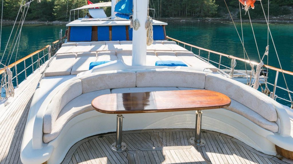SEVEN 1