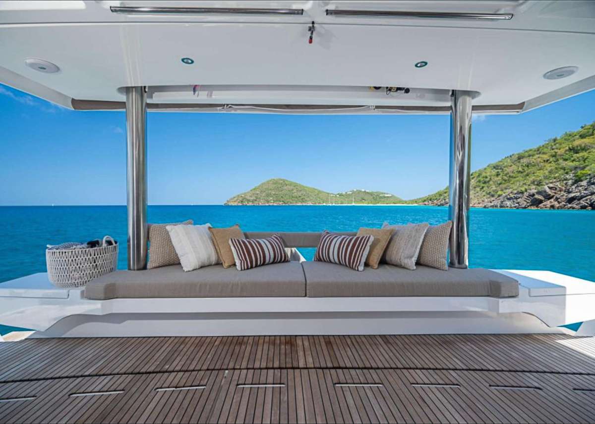 CHILLIN HUT