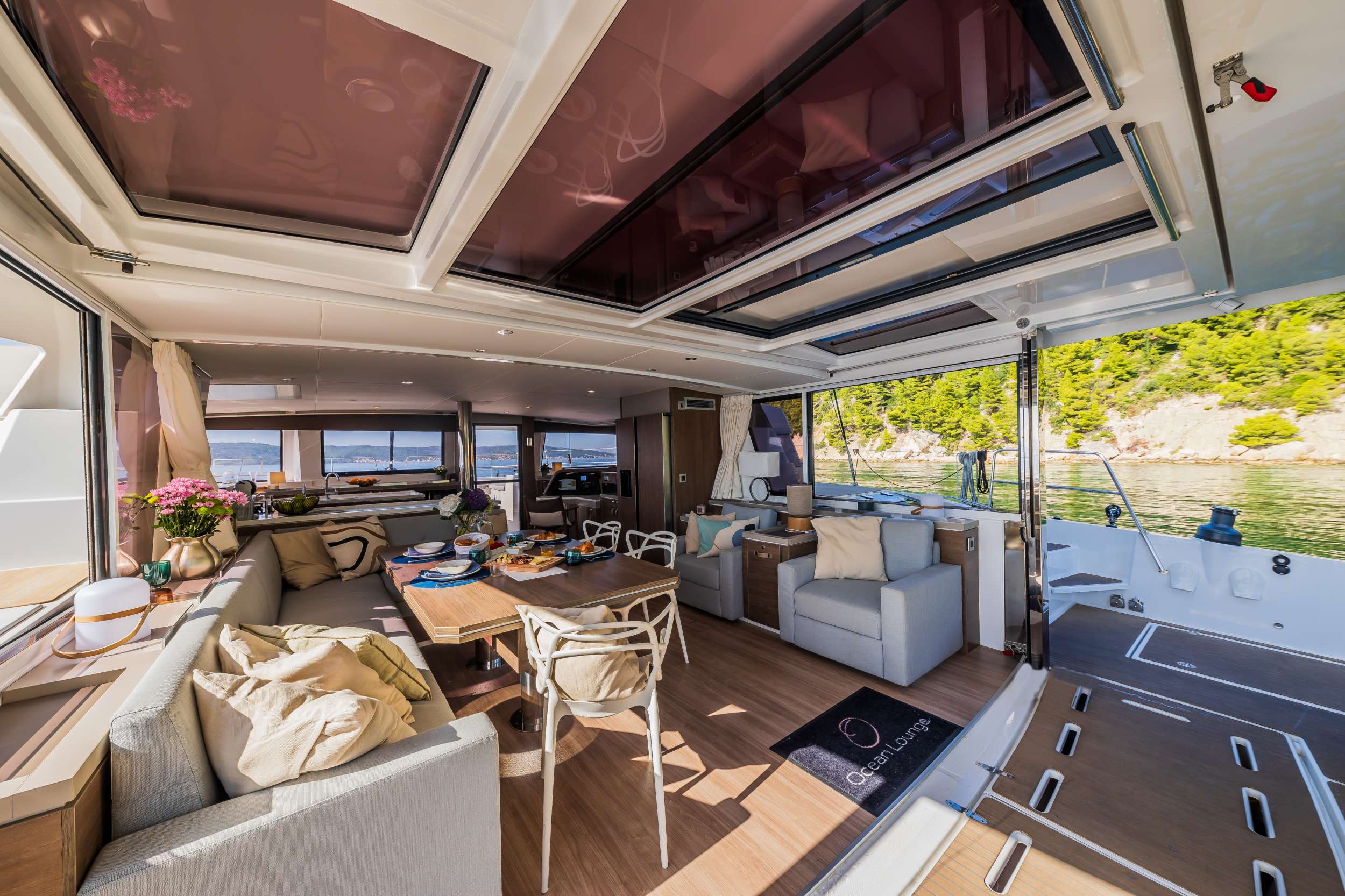 OCEAN LOUNGE
