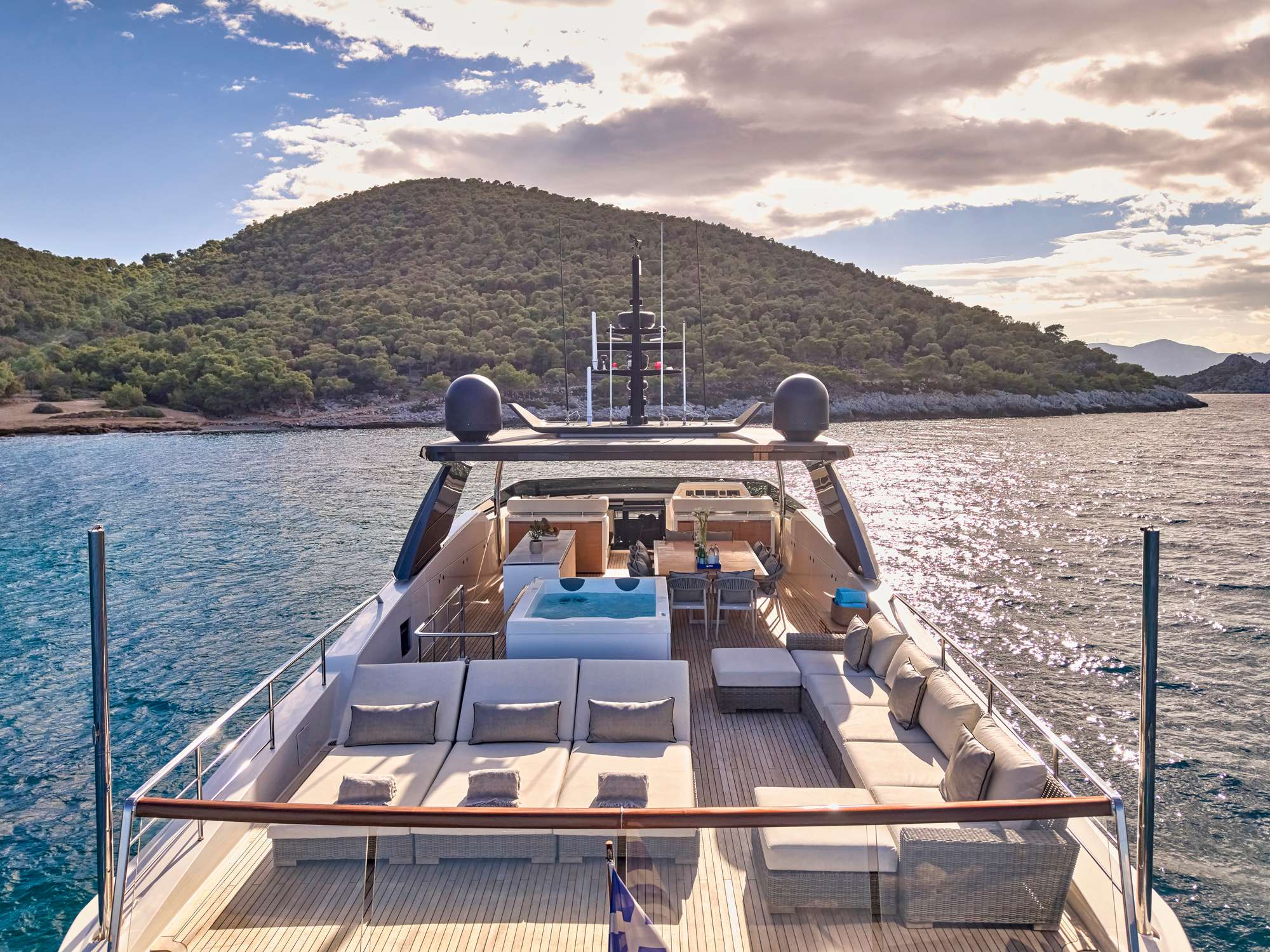 GOLDEN YACHT