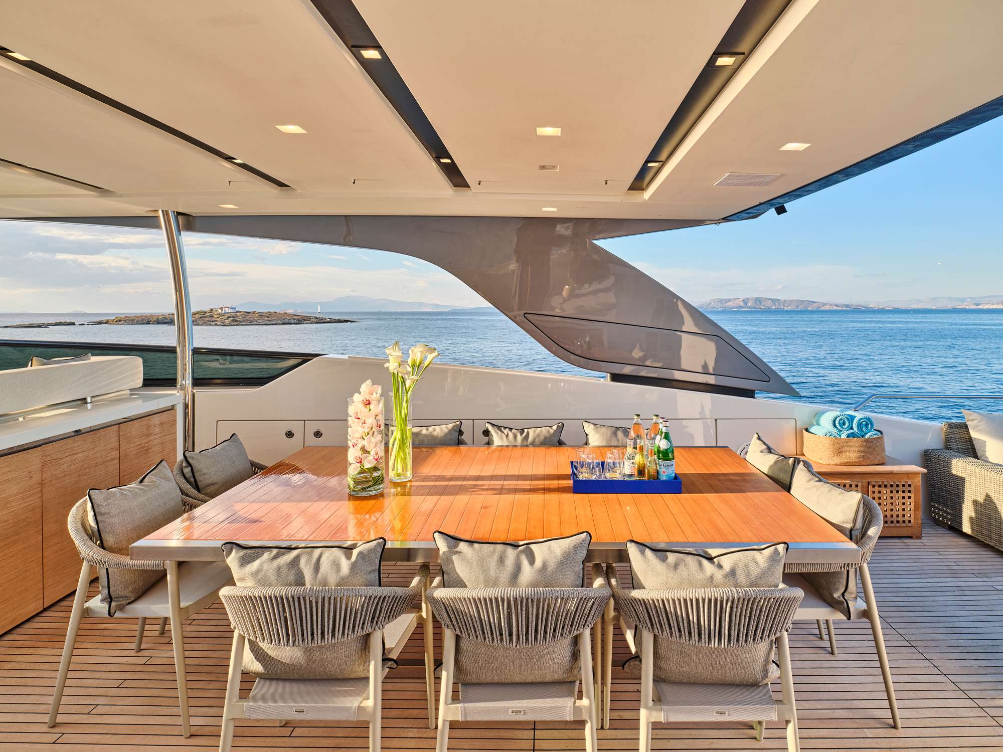 GOLDEN YACHT