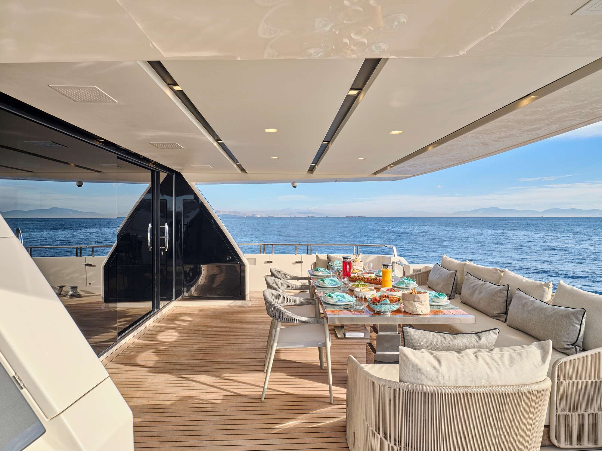 GOLDEN YACHT