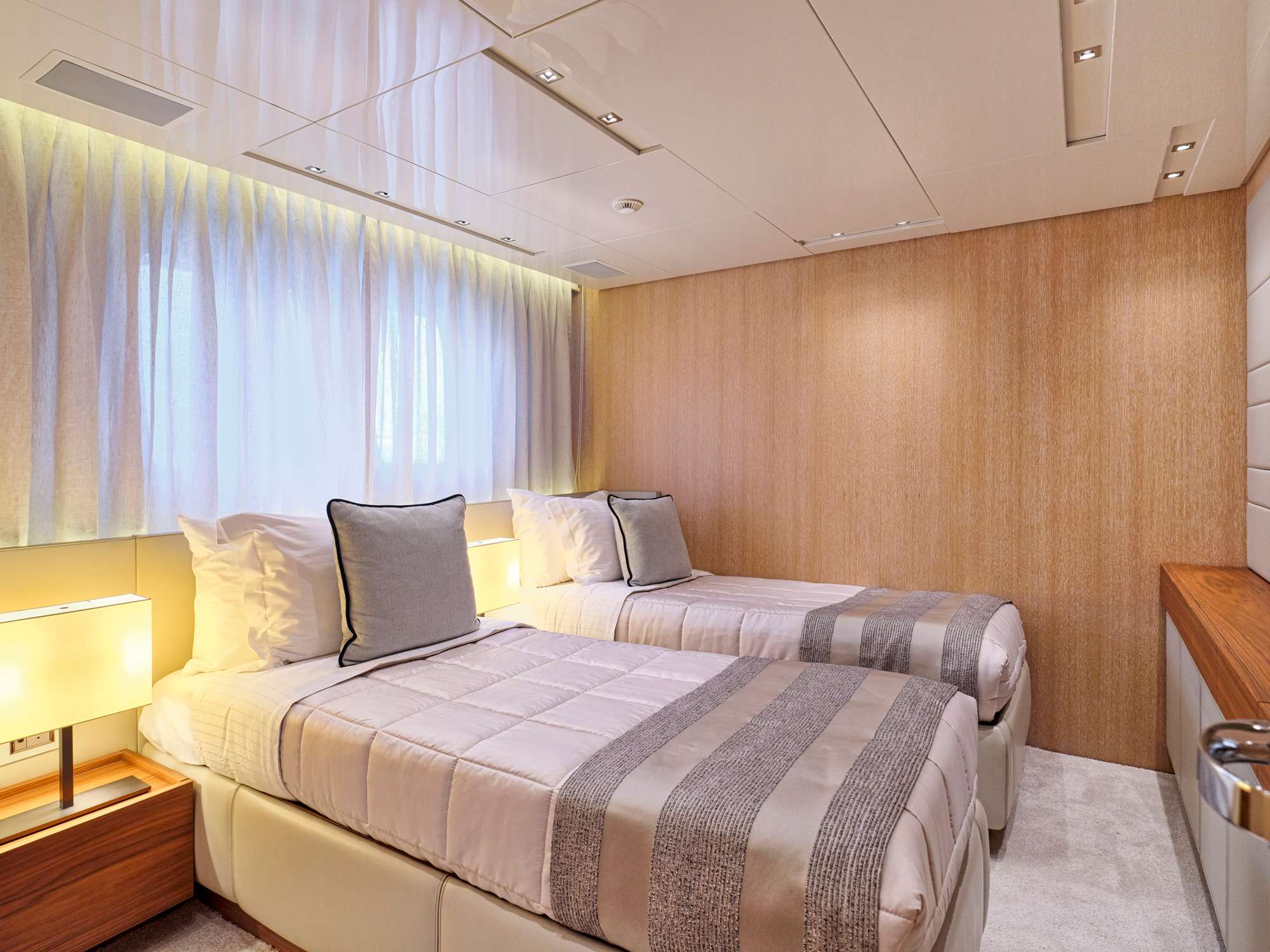 GOLDEN YACHT