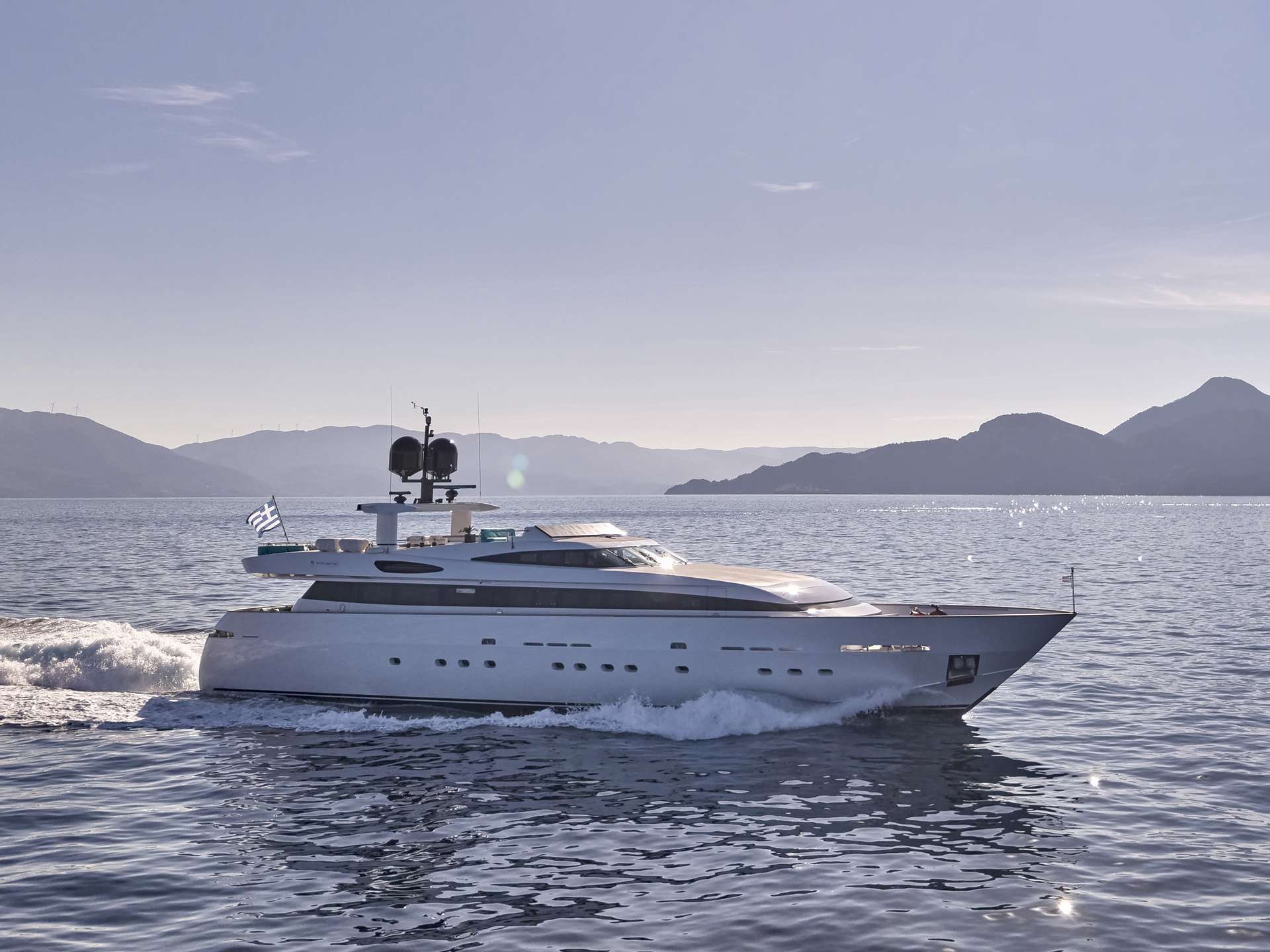 GOLDEN YACHT