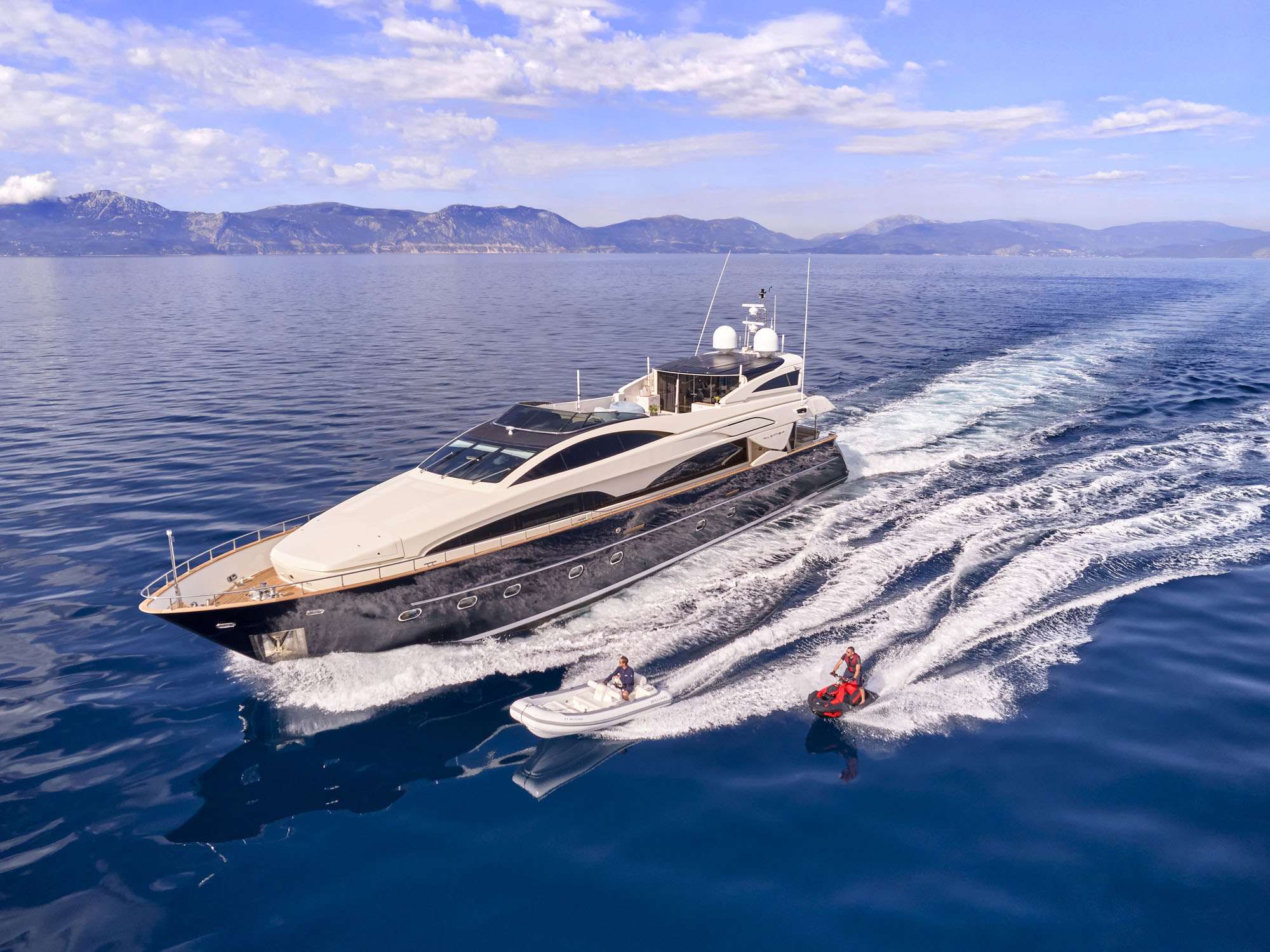 GOLDEN YACHT