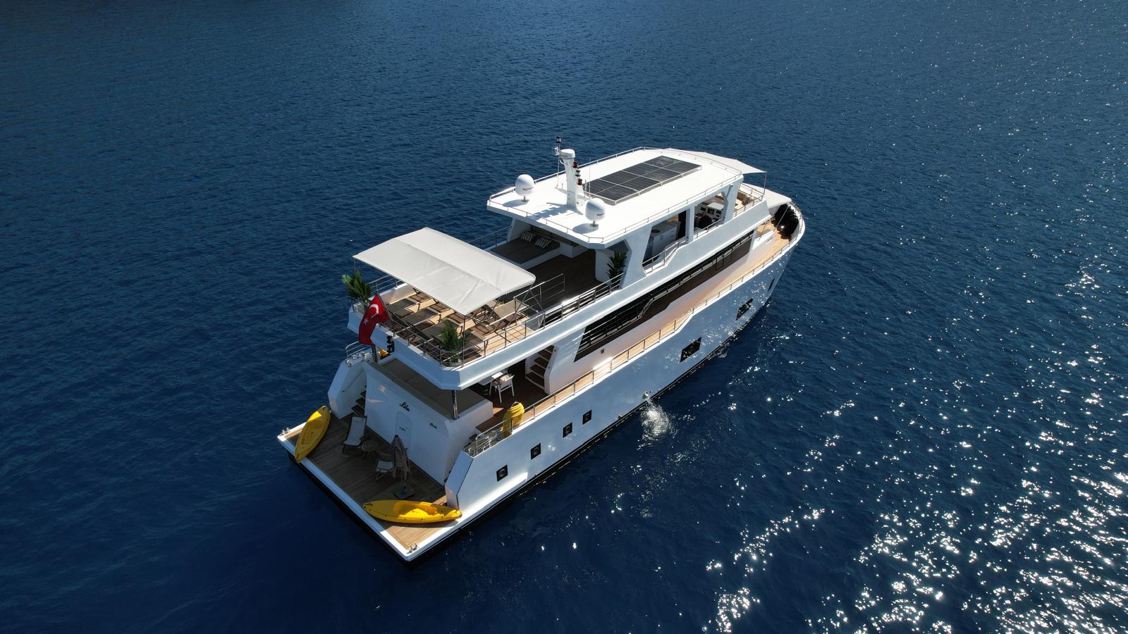 LILA TRAWLER