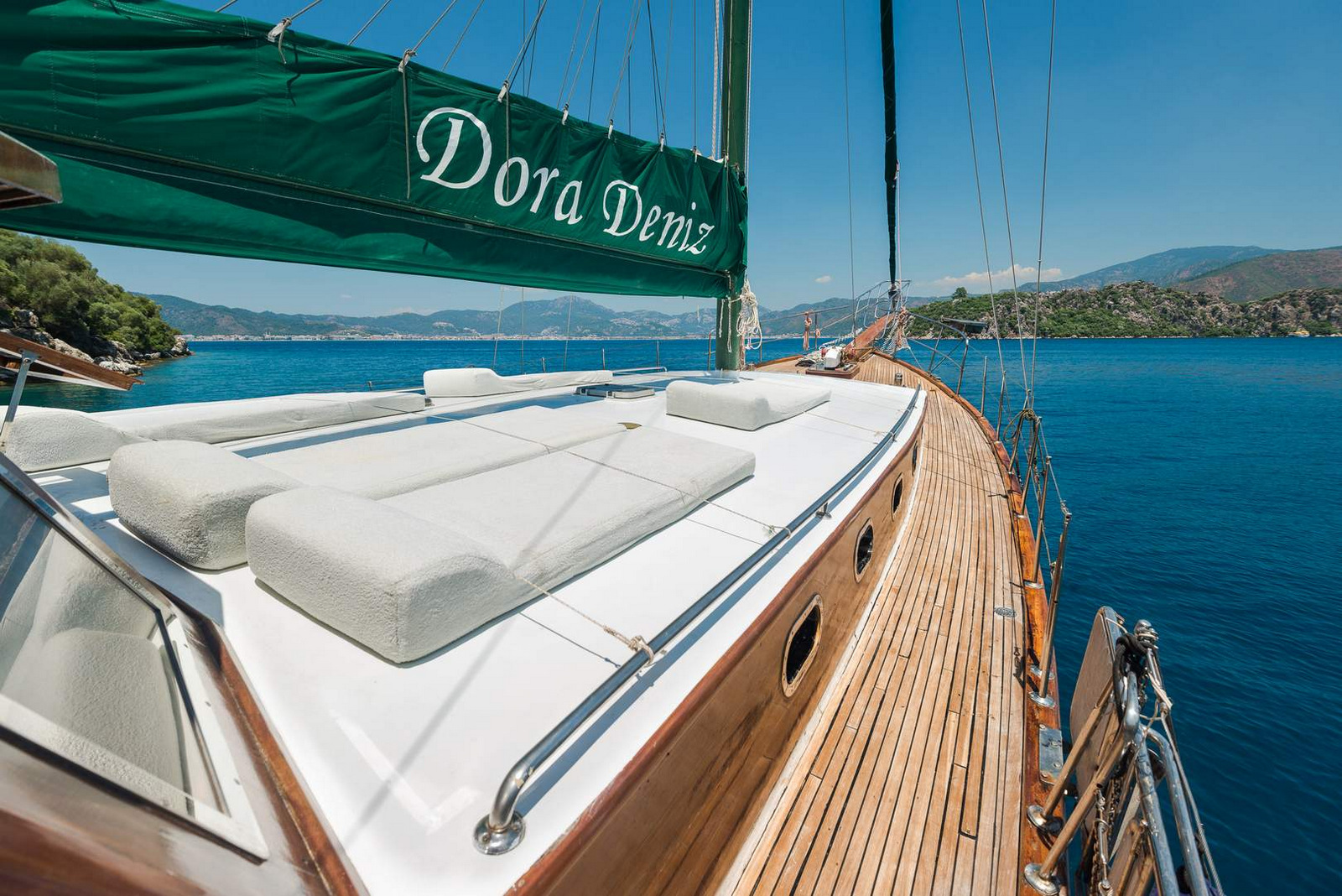 DORA DENIZ